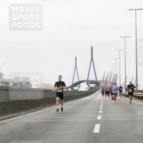 03.10.2025 - Köhlbrandbrückenlauf Matties Gatica Varas http://msf.ph/oto/9174451 03.10.2025 15:42:11 Position 3  meine-sportfotos.de