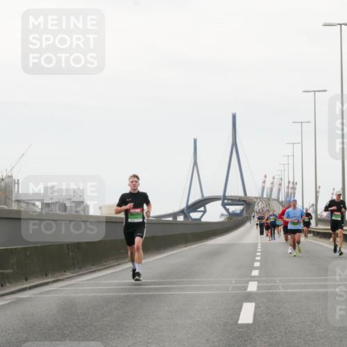 03.10.2025 - Köhlbrandbrückenlauf Matties Gatica Varas http://msf.ph/oto/9174453 03.10.2025 15:42:12 Position 3  meine-sportfotos.de