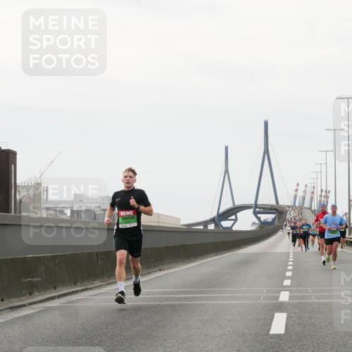 03.10.2025 - Köhlbrandbrückenlauf Matties Gatica Varas http://msf.ph/oto/9174455 03.10.2025 15:42:13 Position 3  meine-sportfotos.de