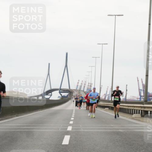 03.10.2025 - Köhlbrandbrückenlauf Matties Gatica Varas http://msf.ph/oto/9174456 03.10.2025 15:42:13 Position 3  meine-sportfotos.de