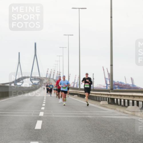 03.10.2025 - Köhlbrandbrückenlauf Matties Gatica Varas http://msf.ph/oto/9174457 03.10.2025 15:42:14 Position 3  meine-sportfotos.de