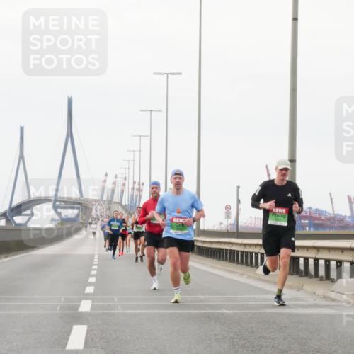 03.10.2025 - Köhlbrandbrückenlauf Matties Gatica Varas http://msf.ph/oto/9174463 03.10.2025 15:42:17 Position 3  meine-sportfotos.de