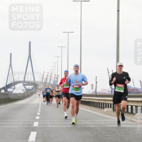 03.10.2025 - Köhlbrandbrückenlauf Matties Gatica Varas http://msf.ph/oto/9174464 03.10.2025 15:42:17 Position 3  meine-sportfotos.de