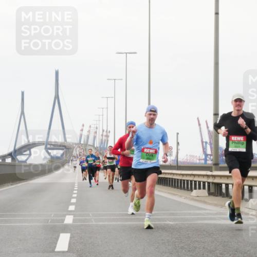 03.10.2025 - Köhlbrandbrückenlauf Matties Gatica Varas http://msf.ph/oto/9174465 03.10.2025 15:42:18 Position 3 8942, 9525 meine-sportfotos.de