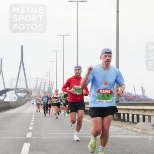 03.10.2025 - Köhlbrandbrückenlauf Matties Gatica Varas http://msf.ph/oto/9174468 03.10.2025 15:42:19 Position 3 7043, 8942, 95 meine-sportfotos.de