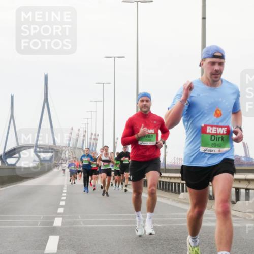 03.10.2025 - Köhlbrandbrückenlauf Matties Gatica Varas http://msf.ph/oto/9174469 03.10.2025 15:42:20 Position 3 7043, 8942 meine-sportfotos.de