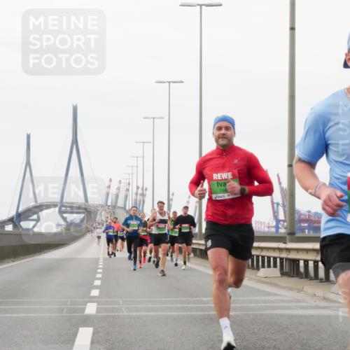 03.10.2025 - Köhlbrandbrückenlauf Matties Gatica Varas http://msf.ph/oto/9174470 03.10.2025 15:42:20 Position 3 704, 8942 meine-sportfotos.de