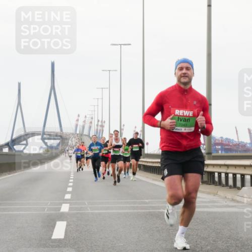 03.10.2025 - Köhlbrandbrückenlauf Matties Gatica Varas http://msf.ph/oto/9174471 03.10.2025 15:42:21 Position 3 7043 meine-sportfotos.de
