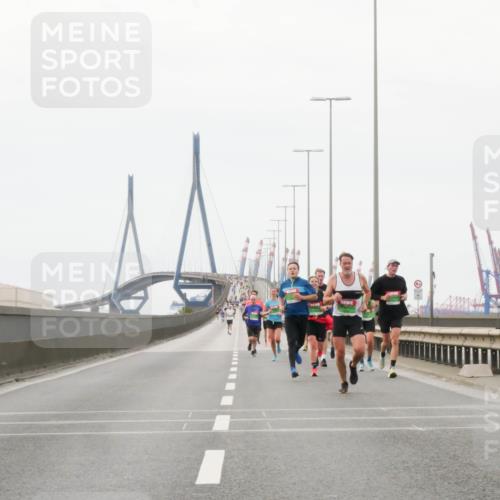 03.10.2025 - Köhlbrandbrückenlauf Matties Gatica Varas http://msf.ph/oto/9174475 03.10.2025 15:42:23 Position 3  meine-sportfotos.de