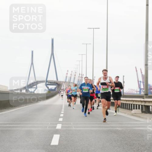 03.10.2025 - Köhlbrandbrückenlauf Matties Gatica Varas http://msf.ph/oto/9174477 03.10.2025 15:42:24 Position 3  meine-sportfotos.de