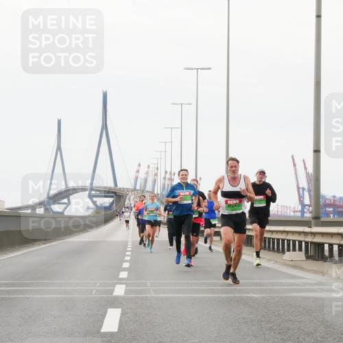 03.10.2025 - Köhlbrandbrückenlauf Matties Gatica Varas http://msf.ph/oto/9174478 03.10.2025 15:42:24 Position 3  meine-sportfotos.de