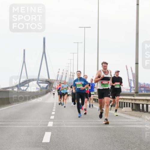 03.10.2025 - Köhlbrandbrückenlauf Matties Gatica Varas http://msf.ph/oto/9174479 03.10.2025 15:42:25 Position 3  meine-sportfotos.de