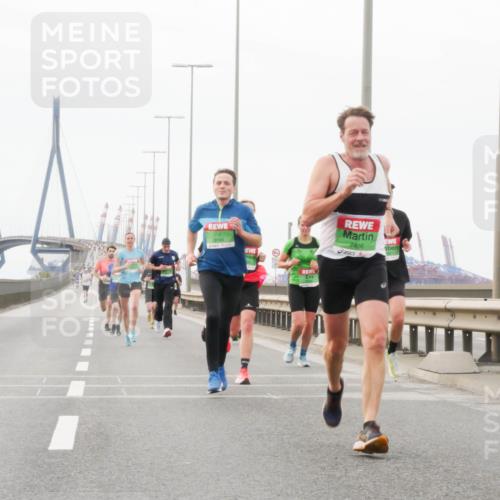 03.10.2025 - Köhlbrandbrückenlauf Matties Gatica Varas http://msf.ph/oto/9174483 03.10.2025 15:42:27 Position 3 9743, 7456 meine-sportfotos.de