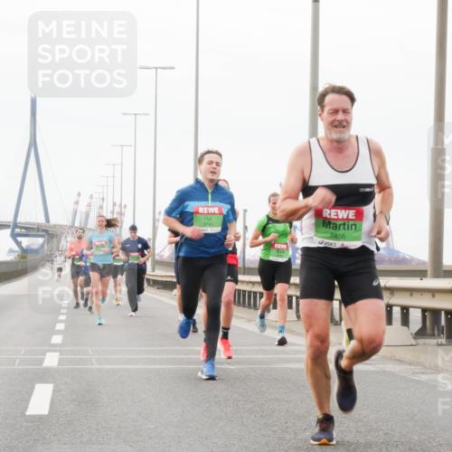 03.10.2025 - Köhlbrandbrückenlauf Matties Gatica Varas http://msf.ph/oto/9174484 03.10.2025 15:42:27 Position 3 9743, 7456 meine-sportfotos.de