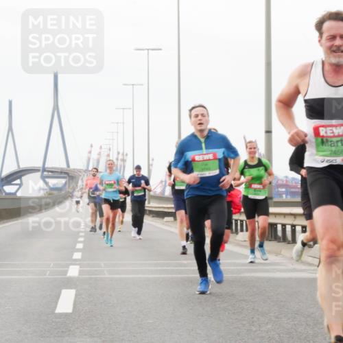 03.10.2025 - Köhlbrandbrückenlauf Matties Gatica Varas http://msf.ph/oto/9174485 03.10.2025 15:42:28 Position 3 9743, 7456 meine-sportfotos.de