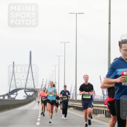 03.10.2025 - Köhlbrandbrückenlauf Matties Gatica Varas http://msf.ph/oto/9174488 03.10.2025 15:42:29 Position 3 9743 meine-sportfotos.de