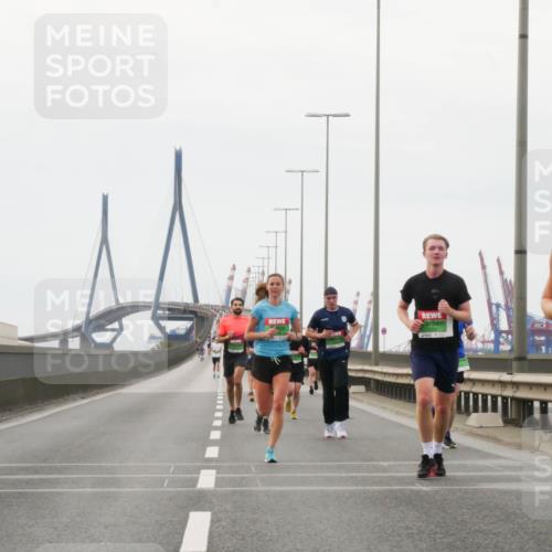 03.10.2025 - Köhlbrandbrückenlauf Matties Gatica Varas http://msf.ph/oto/9174489 03.10.2025 15:42:30 Position 3 7555 meine-sportfotos.de
