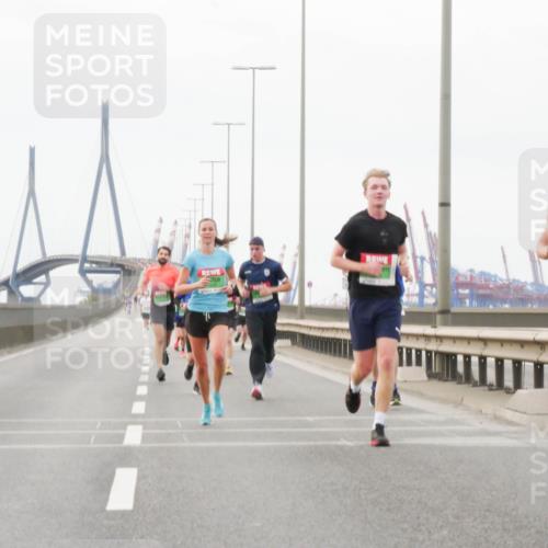 03.10.2025 - Köhlbrandbrückenlauf Matties Gatica Varas http://msf.ph/oto/9174490 03.10.2025 15:42:30 Position 3 7 meine-sportfotos.de