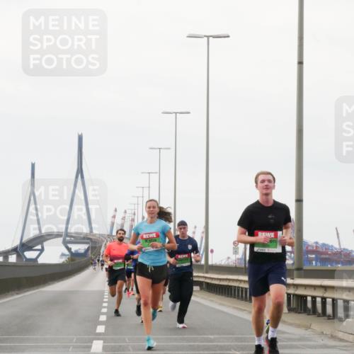 03.10.2025 - Köhlbrandbrückenlauf Matties Gatica Varas http://msf.ph/oto/9174491 03.10.2025 15:42:31 Position 3  meine-sportfotos.de