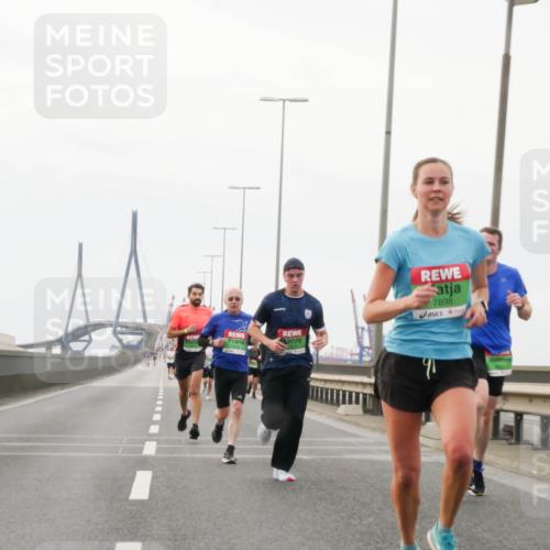 03.10.2025 - Köhlbrandbrückenlauf Matties Gatica Varas http://msf.ph/oto/9174497 03.10.2025 15:42:34 Position 3 7898 meine-sportfotos.de