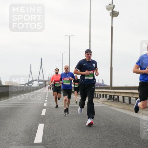 03.10.2025 - Köhlbrandbrückenlauf Matties Gatica Varas http://msf.ph/oto/9174500 03.10.2025 15:42:35 Position 3 9032 meine-sportfotos.de