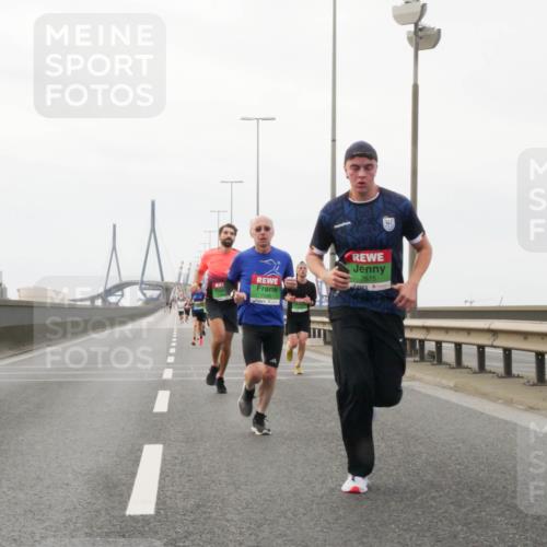 03.10.2025 - Köhlbrandbrückenlauf Matties Gatica Varas http://msf.ph/oto/9174501 03.10.2025 15:42:36 Position 3 7046, 7575 meine-sportfotos.de