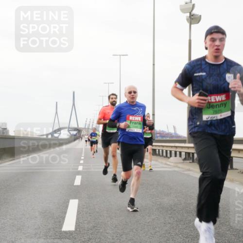 03.10.2025 - Köhlbrandbrückenlauf Matties Gatica Varas http://msf.ph/oto/9174502 03.10.2025 15:42:36 Position 3 7046, 7575 meine-sportfotos.de