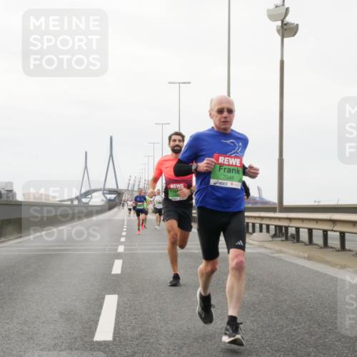 03.10.2025 - Köhlbrandbrückenlauf Matties Gatica Varas http://msf.ph/oto/9174503 03.10.2025 15:42:37 Position 3 7046 meine-sportfotos.de
