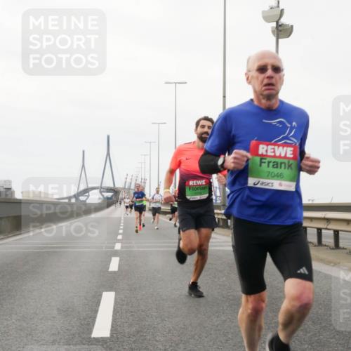 03.10.2025 - Köhlbrandbrückenlauf Matties Gatica Varas http://msf.ph/oto/9174504 03.10.2025 15:42:37 Position 3 7046 meine-sportfotos.de