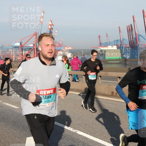 03.10.2025 - Köhlbrandbrückenlauf Yannick Fuchs http://msf.ph/oto/9174518 03.10.2025 08:43:06 Position 2 1505, 3411, 3156 meine-sportfotos.de