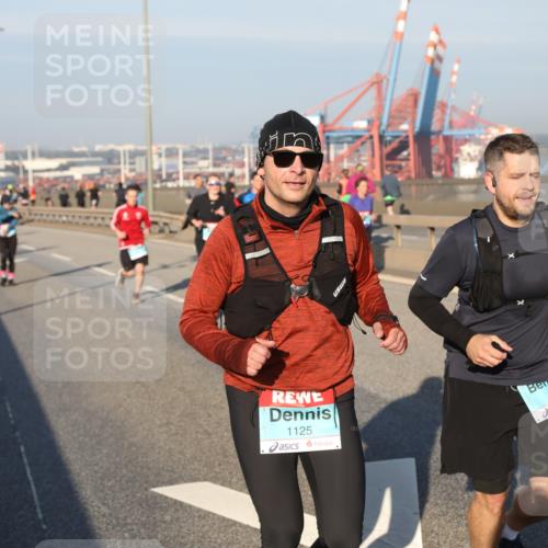 03.10.2025 - Köhlbrandbrückenlauf Yannick Fuchs http://msf.ph/oto/9174525 03.10.2025 08:43:09 Position 2 1125, 1680, 1722 meine-sportfotos.de