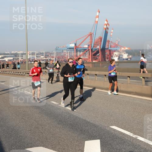 03.10.2025 - Köhlbrandbrückenlauf Yannick Fuchs http://msf.ph/oto/9174528 03.10.2025 08:43:10 Position 2 1238 meine-sportfotos.de