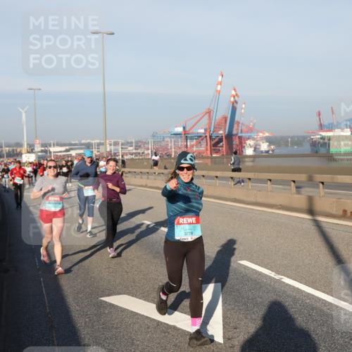 03.10.2025 - Köhlbrandbrückenlauf Yannick Fuchs http://msf.ph/oto/9174555 03.10.2025 08:43:18 Position 2 3778 meine-sportfotos.de