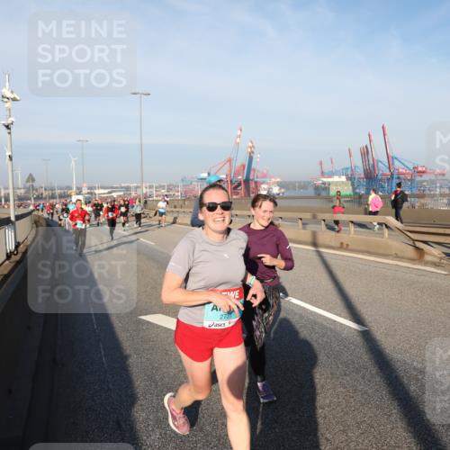 03.10.2025 - Köhlbrandbrückenlauf Yannick Fuchs http://msf.ph/oto/9174567 03.10.2025 08:43:20 Position 2 2731 meine-sportfotos.de