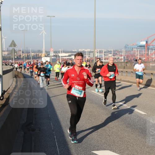 03.10.2025 - Köhlbrandbrückenlauf Yannick Fuchs http://msf.ph/oto/9174576 03.10.2025 08:43:22 Position 2 1066 meine-sportfotos.de