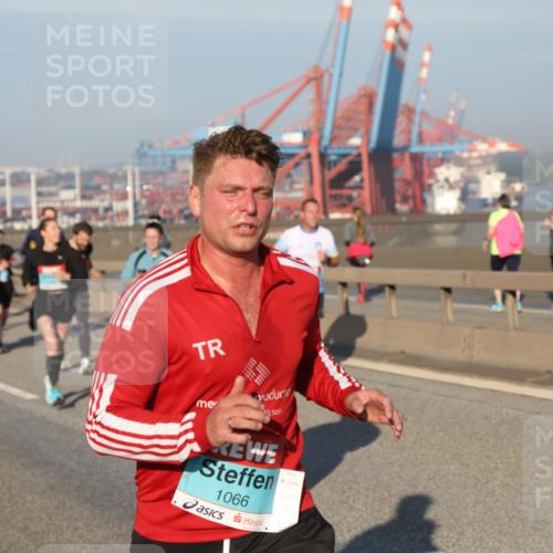 03.10.2025 - Köhlbrandbrückenlauf Yannick Fuchs http://msf.ph/oto/9174580 03.10.2025 08:43:23 Position 2 1066 meine-sportfotos.de