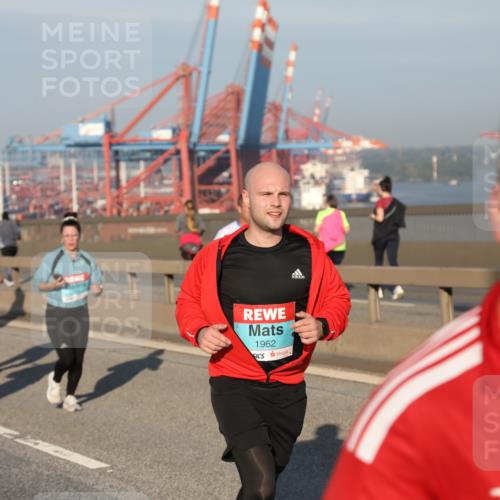 03.10.2025 - Köhlbrandbrückenlauf Yannick Fuchs http://msf.ph/oto/9174581 03.10.2025 08:43:24 Position 2 1962 meine-sportfotos.de