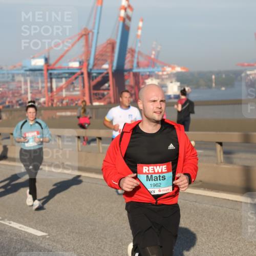 03.10.2025 - Köhlbrandbrückenlauf Yannick Fuchs http://msf.ph/oto/9174582 03.10.2025 08:43:24 Position 2 1962 meine-sportfotos.de