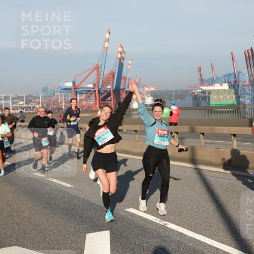 03.10.2025 - Köhlbrandbrückenlauf Yannick Fuchs http://msf.ph/oto/9174592 03.10.2025 08:43:26 Position 2 3361, 3362 meine-sportfotos.de