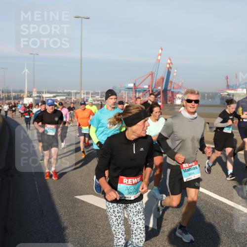 03.10.2025 - Köhlbrandbrückenlauf Yannick Fuchs http://msf.ph/oto/9174608 03.10.2025 08:43:29 Position 2 3811, 3684 meine-sportfotos.de