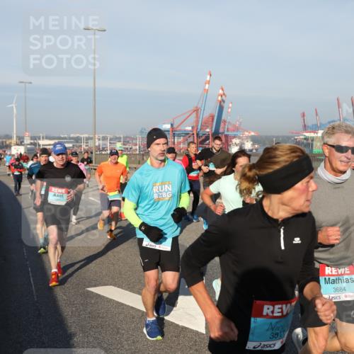 03.10.2025 - Köhlbrandbrückenlauf Yannick Fuchs http://msf.ph/oto/9174609 03.10.2025 08:43:29 Position 2 1369, 381, 3684 meine-sportfotos.de