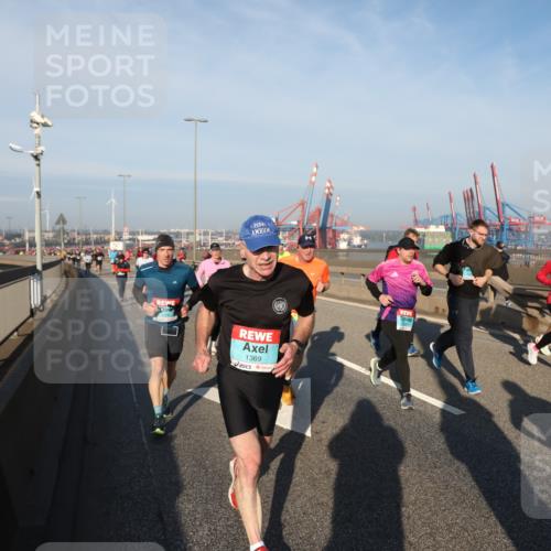 03.10.2025 - Köhlbrandbrückenlauf Yannick Fuchs http://msf.ph/oto/9174617 03.10.2025 08:43:31 Position 2 2594, 1369 meine-sportfotos.de