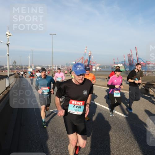 03.10.2025 - Köhlbrandbrückenlauf Yannick Fuchs http://msf.ph/oto/9174618 03.10.2025 08:43:31 Position 2 2594, 1369 meine-sportfotos.de
