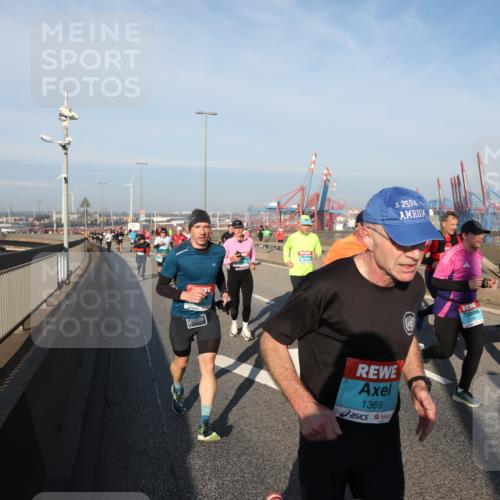 03.10.2025 - Köhlbrandbrückenlauf Yannick Fuchs http://msf.ph/oto/9174619 03.10.2025 08:43:31 Position 2 1369, 2594 meine-sportfotos.de