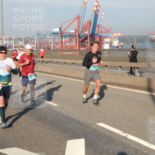 03.10.2025 - Köhlbrandbrückenlauf Yannick Fuchs http://msf.ph/oto/9174634 03.10.2025 08:43:34 Position 2  meine-sportfotos.de