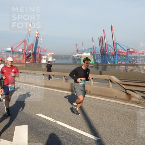 03.10.2025 - Köhlbrandbrückenlauf Yannick Fuchs http://msf.ph/oto/9174640 03.10.2025 08:43:35 Position 2 3280 meine-sportfotos.de