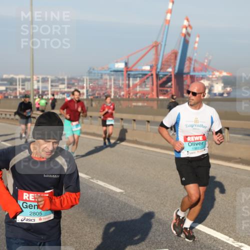 03.10.2025 - Köhlbrandbrückenlauf Yannick Fuchs http://msf.ph/oto/9174650 03.10.2025 08:43:37 Position 2 2805, 11, 1567 meine-sportfotos.de