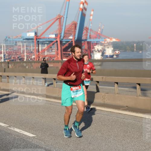 03.10.2025 - Köhlbrandbrückenlauf Yannick Fuchs http://msf.ph/oto/9174657 03.10.2025 08:43:38 Position 2 3177 meine-sportfotos.de