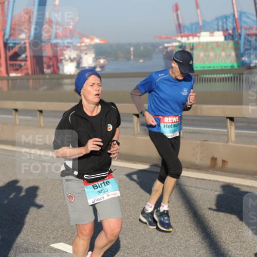 03.10.2025 - Köhlbrandbrückenlauf Yannick Fuchs http://msf.ph/oto/9174696 03.10.2025 08:43:43 Position 2 3808, 3493, 3261, 3 meine-sportfotos.de