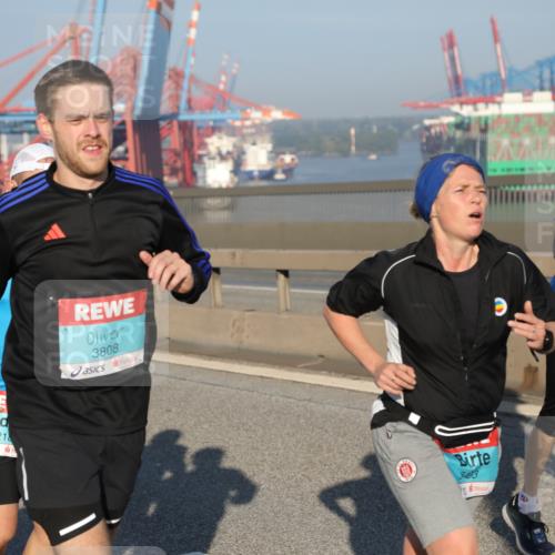 03.10.2025 - Köhlbrandbrückenlauf Yannick Fuchs http://msf.ph/oto/9174699 03.10.2025 08:43:44 Position 2 321, 3808, 3493 meine-sportfotos.de